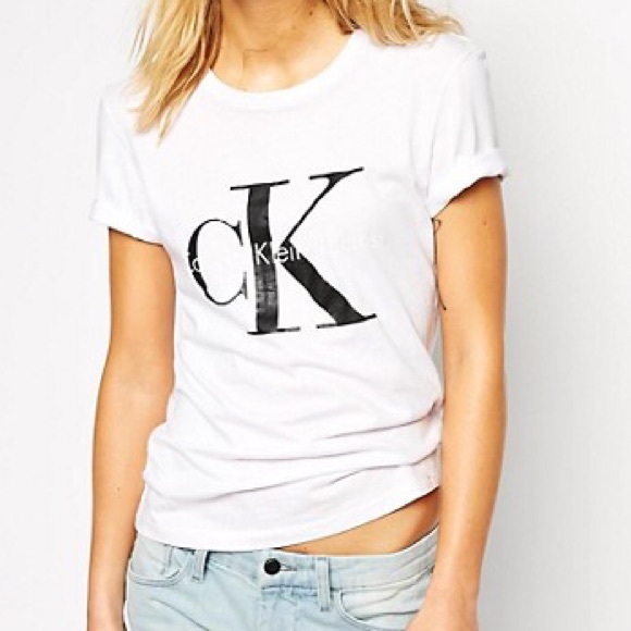 white calvin klein jeans t shirt